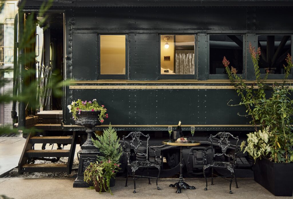 This Gorgeous Tennessee Hotel Now Has Rooms in Restored 1920s Train Carriages