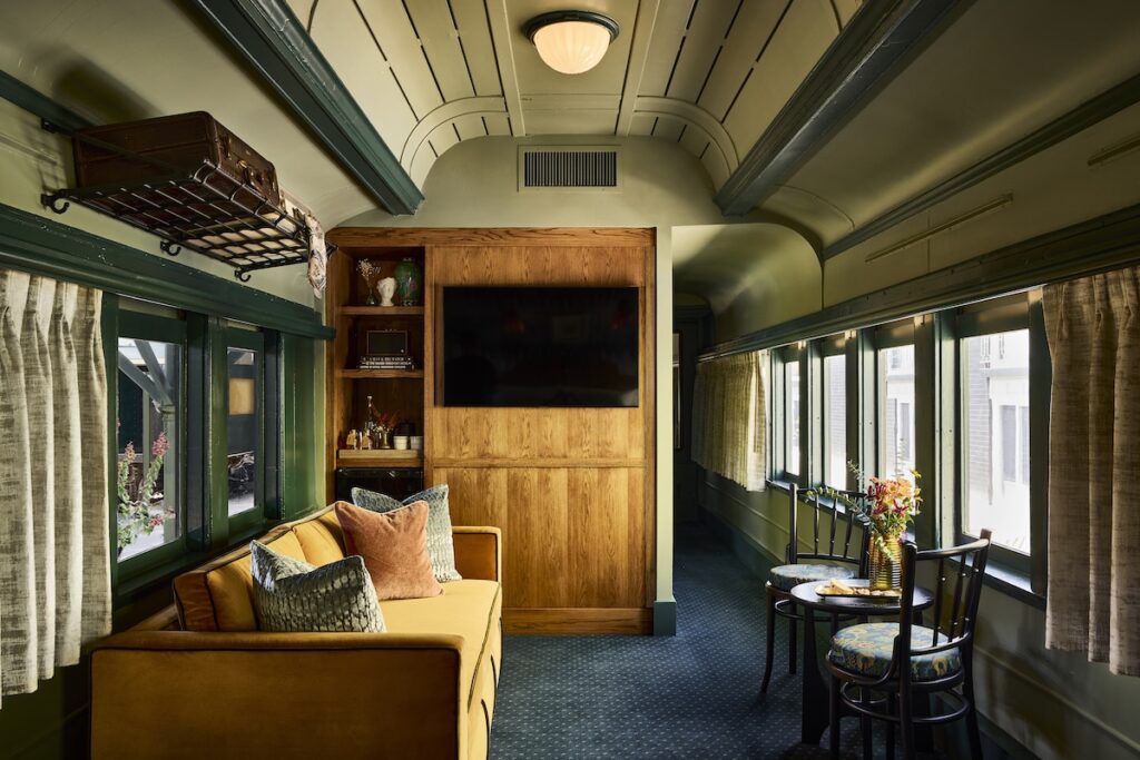 This Gorgeous Tennessee Hotel Now Has Rooms in Restored 1920s Train Carriages