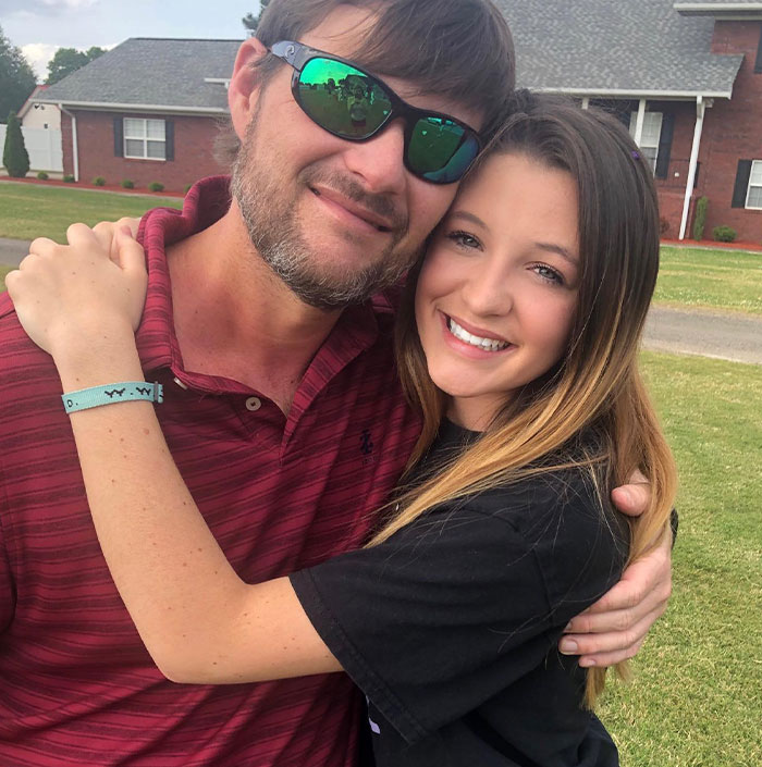 Alabama Dad Fighting Cancer Escorts Teen Daughter As She Wins Homecoming Crown